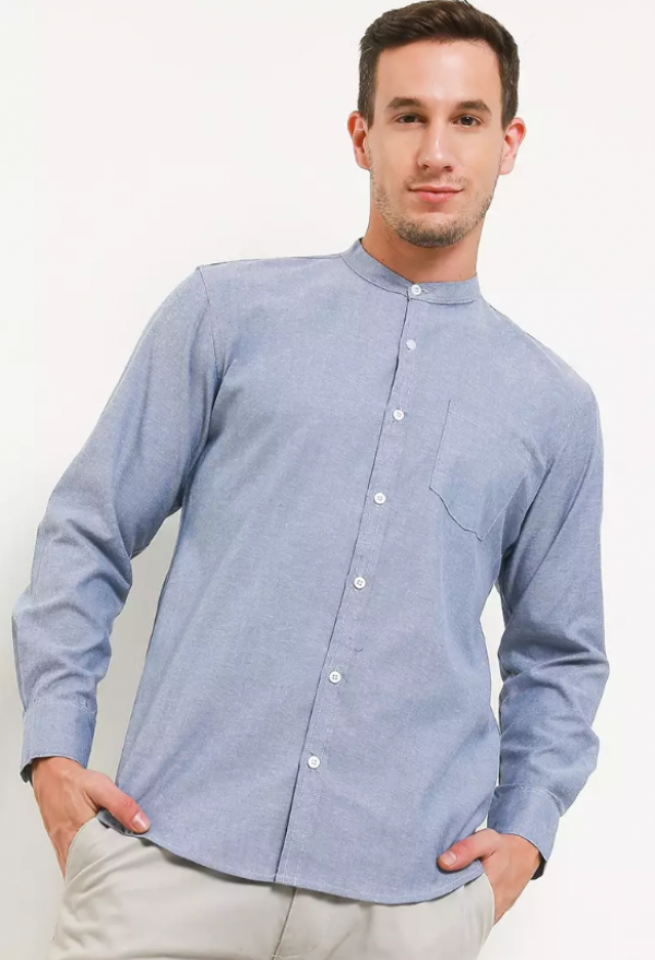 Kemeja dengan kerah berdiri dan lengan panjang